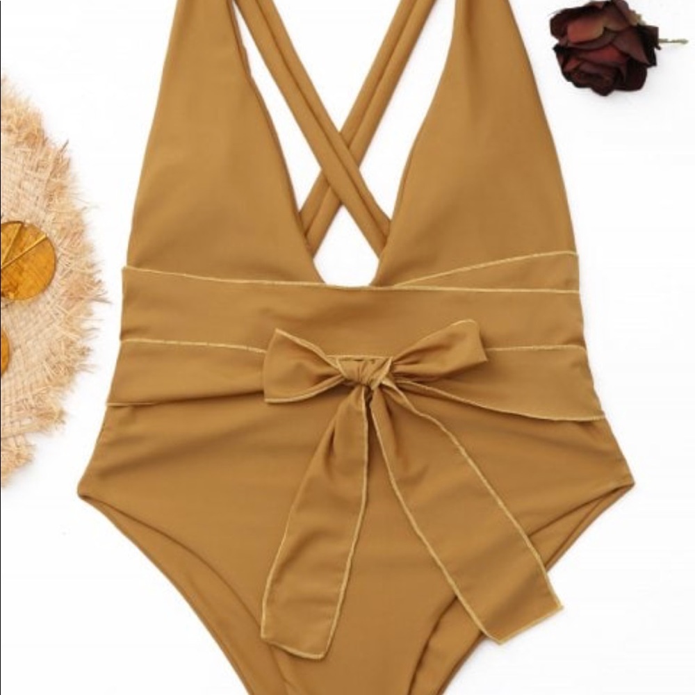 One piece swim Size 6 NWT